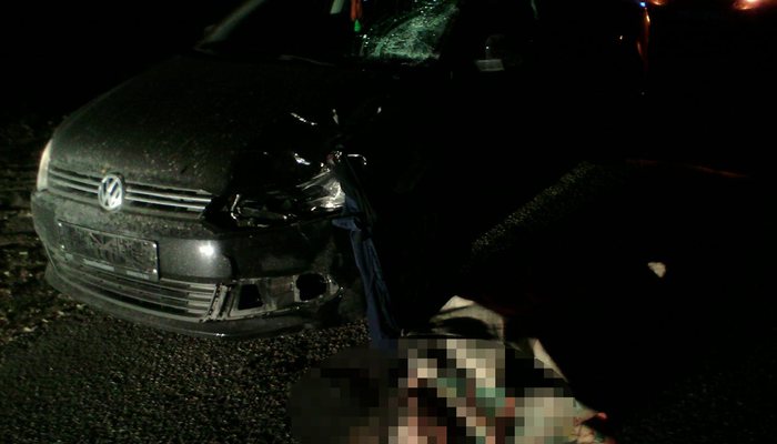 Ослепленный фарами водитель Volkswagen сбил женщину
