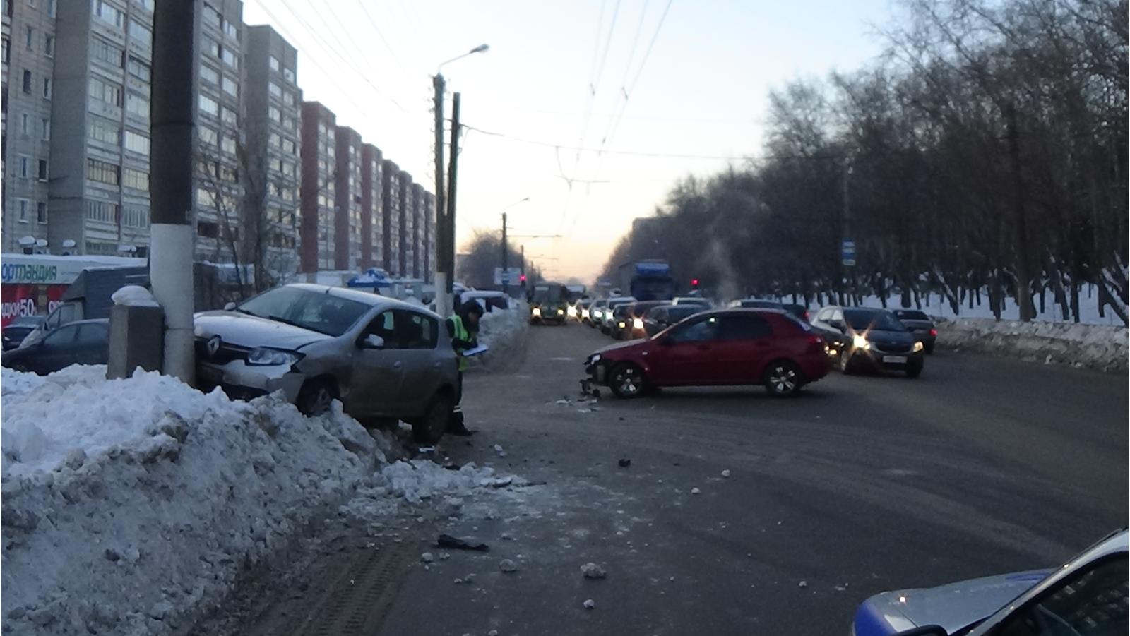 И опять этот въезд во двор - авария у Дома печати