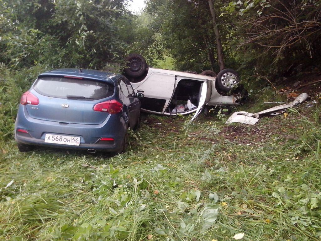 В Пижанском районе на трассе Киров - Яранск съехали в кювет Киа Сид и Шкода  Октавиа 22 июля - новости Кирова — Авто43 Киров