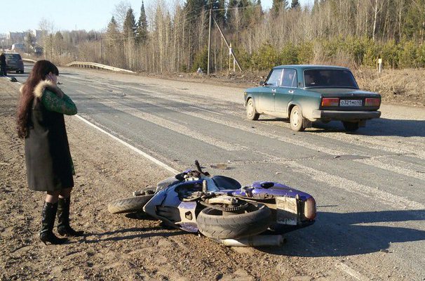 На объездной Нововятска столкнулись мотоцикл и «Шевроле»