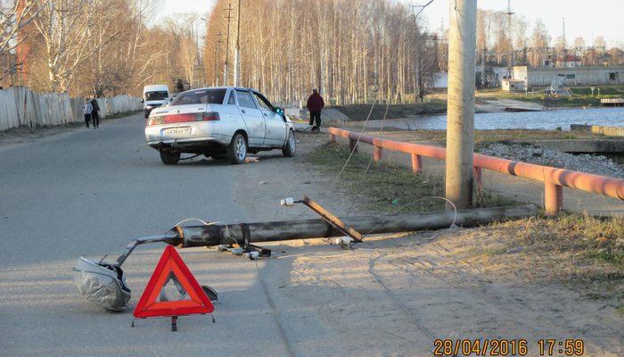 В Омутнинске пьяный водитель снес опору ЛЭП