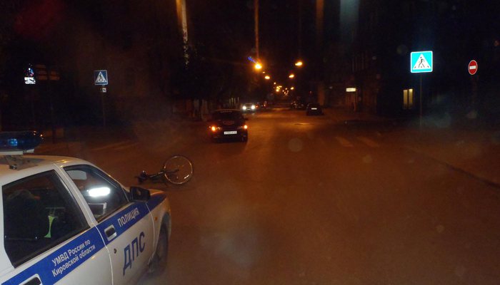 Девушка на велосипеде попала под машину на Спасской