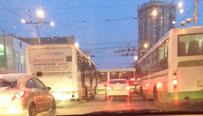 Аварийная Воровского: 3 ДТП застопорили движение транспорта