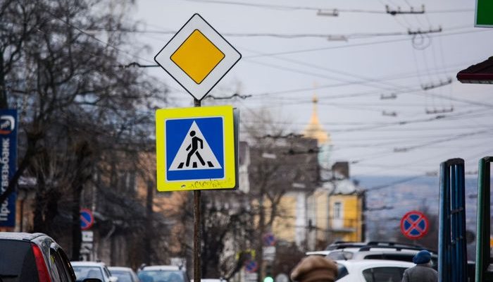 На кировских дорогах могут появиться световые пешеходные переходы