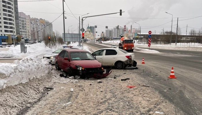 В 10 ДТП в Кировской области пострадали 14 человек: среди них несовершеннолетняя