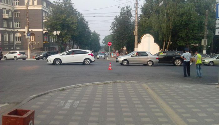 Машина «скорой помощи» сбила 2 детей в Кирове