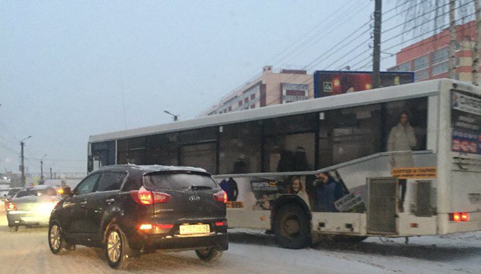 Проезд с Нововятска в Киров затруднён из-за автобуса