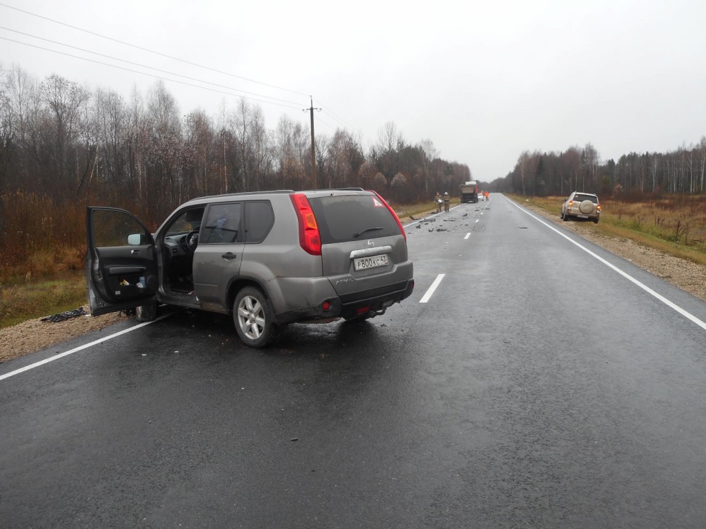 На трассе Киров - Котельнич - Нижний Новгород Ниссан врезался во встречный  Volvo 1 ноября - новости Кирова — Авто43 Киров