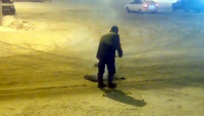 Жители Кирова сняли на видео «инновационные» технологии ремонта дорог
