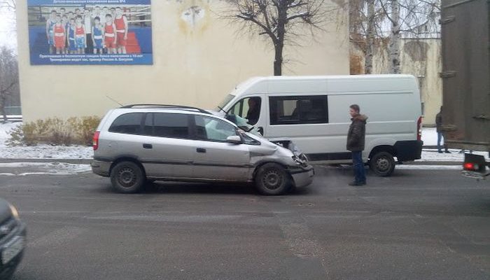 На Профсоюзной «неуправляемый» «МАЗ» повредил около 4 машин