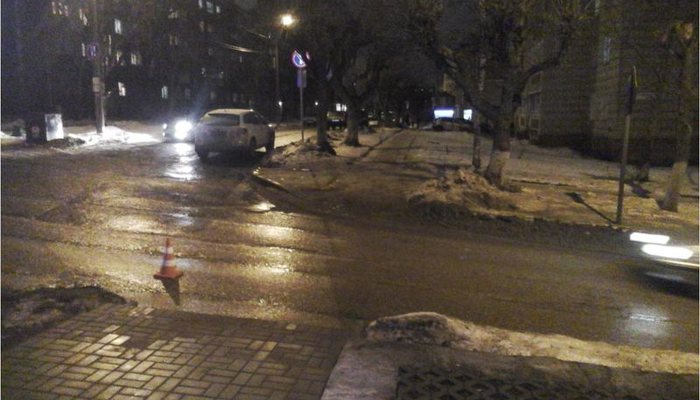 На Казанской — Советской автоледи за рулем «Калины» сбила женщину