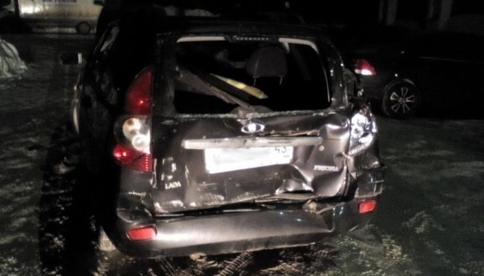 На трассе Киров — Пермь водитель грузовика уснул за рулем и протаранил «Приору»