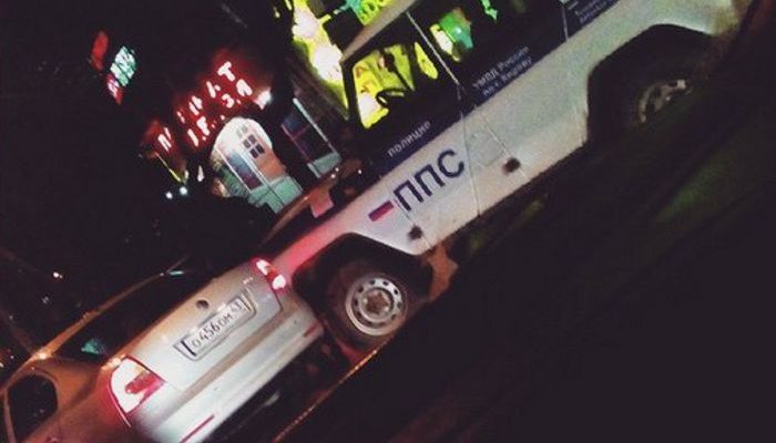 У ТЦ «Оазис» полицейский «УАЗ» врезался в иномарку