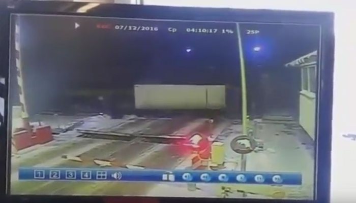 Появилось видео столкновения поезда «Вятка» с грузовиком 
