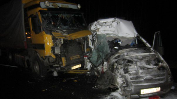 За Кировом грузовик врезался в «скорую». Три человека погибли