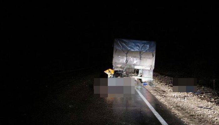 На трассе Киров – Советск мотоцикл врезался в КамАЗ: погибли 2 человека 