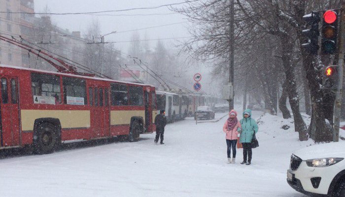 На Карла Маркса в Кирове образовалась пробка из троллейбусов
