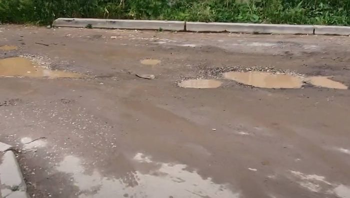 Более 30 дорог Кирова остались без гарантийного ремонта