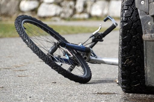 Женщина на "Матизе" сбила юного велосипедиста, отругала и уехала
