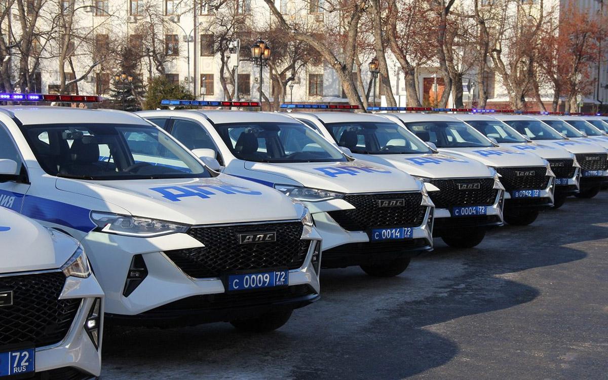 Сотрудники ГИБДД получили фирменные Haval F7 со специальным логотипом —  Авто43 Киров