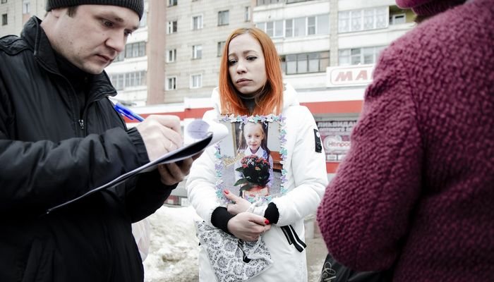 Родители погибшей в ДТП девочки собирают подписи для строительства подземного перехода