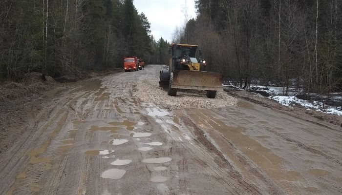 «Машины увязают в грязи»: дорога на Сидоровку снова в плачевном состоянии