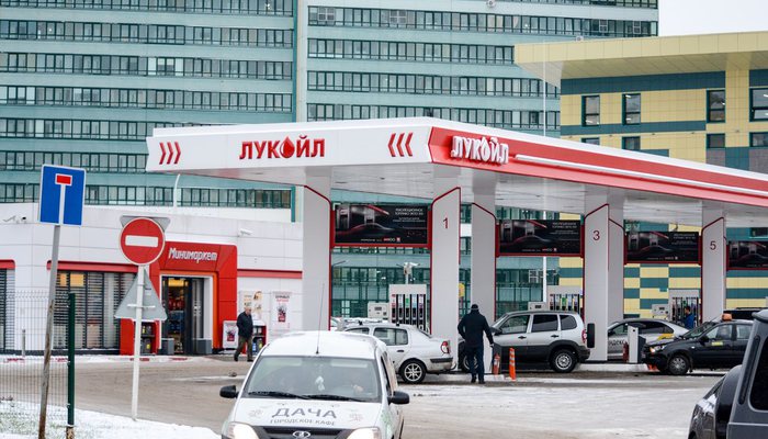Более 2,5 тысяч литров бензина на зарплату: известен регион России с самым доступным бензином