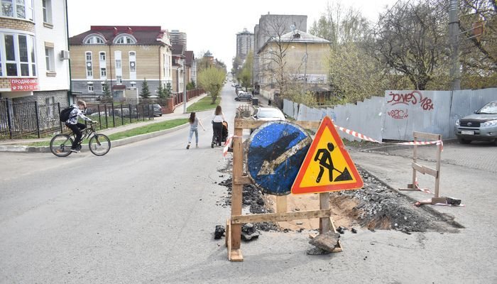 Кировские подрядчики ремонтируют 14 городских дорог