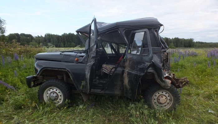 Водитель на фуре жестко «догнал» внедорожник: водителя «УАЗика» госпитализировали