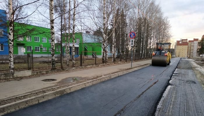 В Кирове возле Онкоцентра начали ремонтировать дорогу