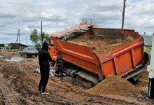 «Камаз потонул»: стало известно, когда отремонтируют дорогу в Садаковском на Полевой 