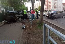 В Кирове на улице Ленина кроссовер сбил пешехода: жуткие кадры с места ДТП