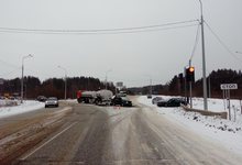 Поворачивающий «Камаз» cпровоцировал серьезную аварию на Казанском повороте