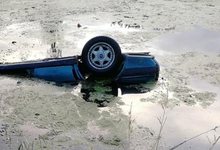 В Кировской области кроссовер улетел в водоем: двое мужчин скончались на месте