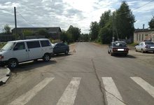 В Кировской области микроавтобус столкнулся с «Рено»: пострадали две пенсионерки