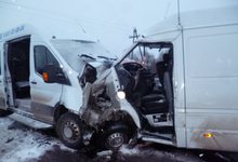 На водителя одного из микроавтобусов, которые столкнулись под Кировом, завели уголовное дело