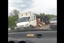 В Оричевском районе на дороге опрокинулся фургон с помидорами