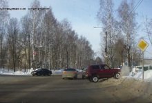 Водитель на «Ниве» исполнил на дороге в Нововятске «кульбит»