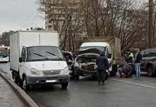 В Кирове тройное ДТП на мосту на Щорса собрало огромную пробку