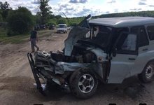 В Кировской области «УАЗик» столкнулся с грузовиком: водитель внедорожника госпитализирован