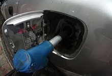 Цены на бензин растут, но депутаты нашли способ, как это остановить