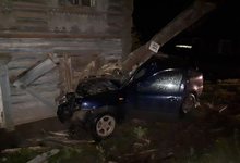 В Уржумском районе водитель на «Калине» врезался в дом и погиб