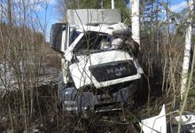 В Кировской области за один день два грузовика оказались в кювете