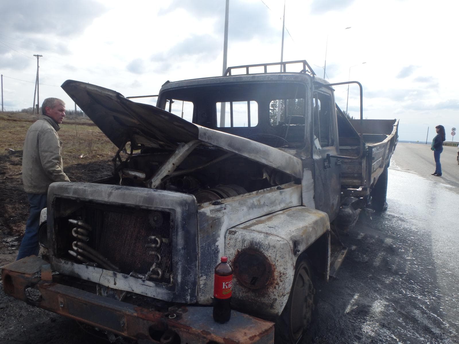 Видео: на дороге Киров - Кирово-Чепецк горит машина