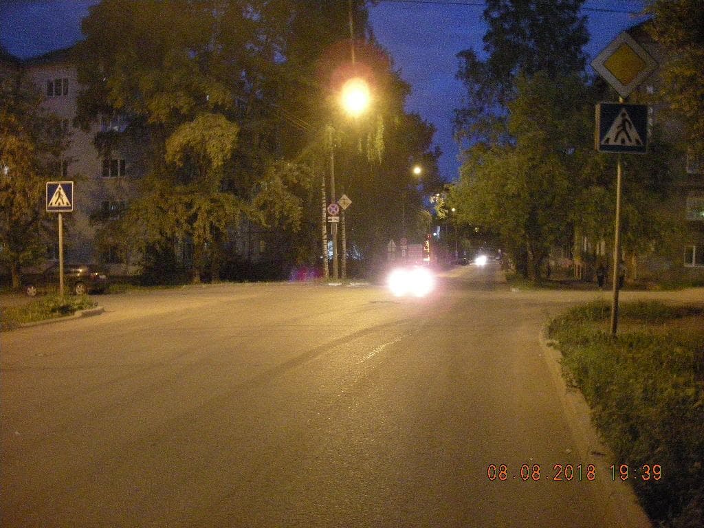 Пенсионер на Polo сбил молодого парня