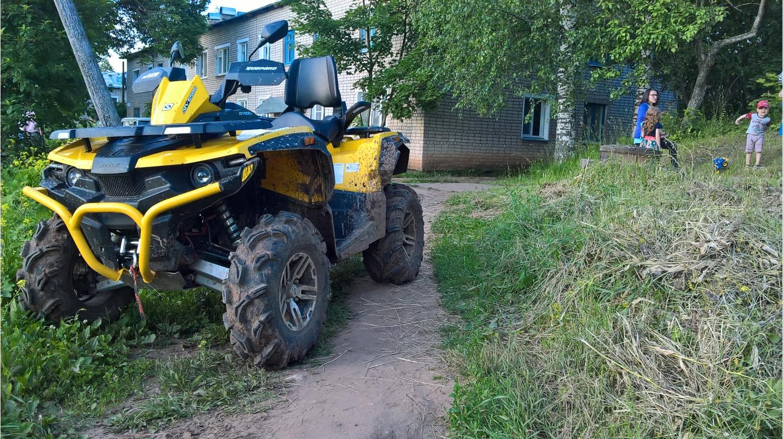 Подростки на квадроцикле сбили женщину