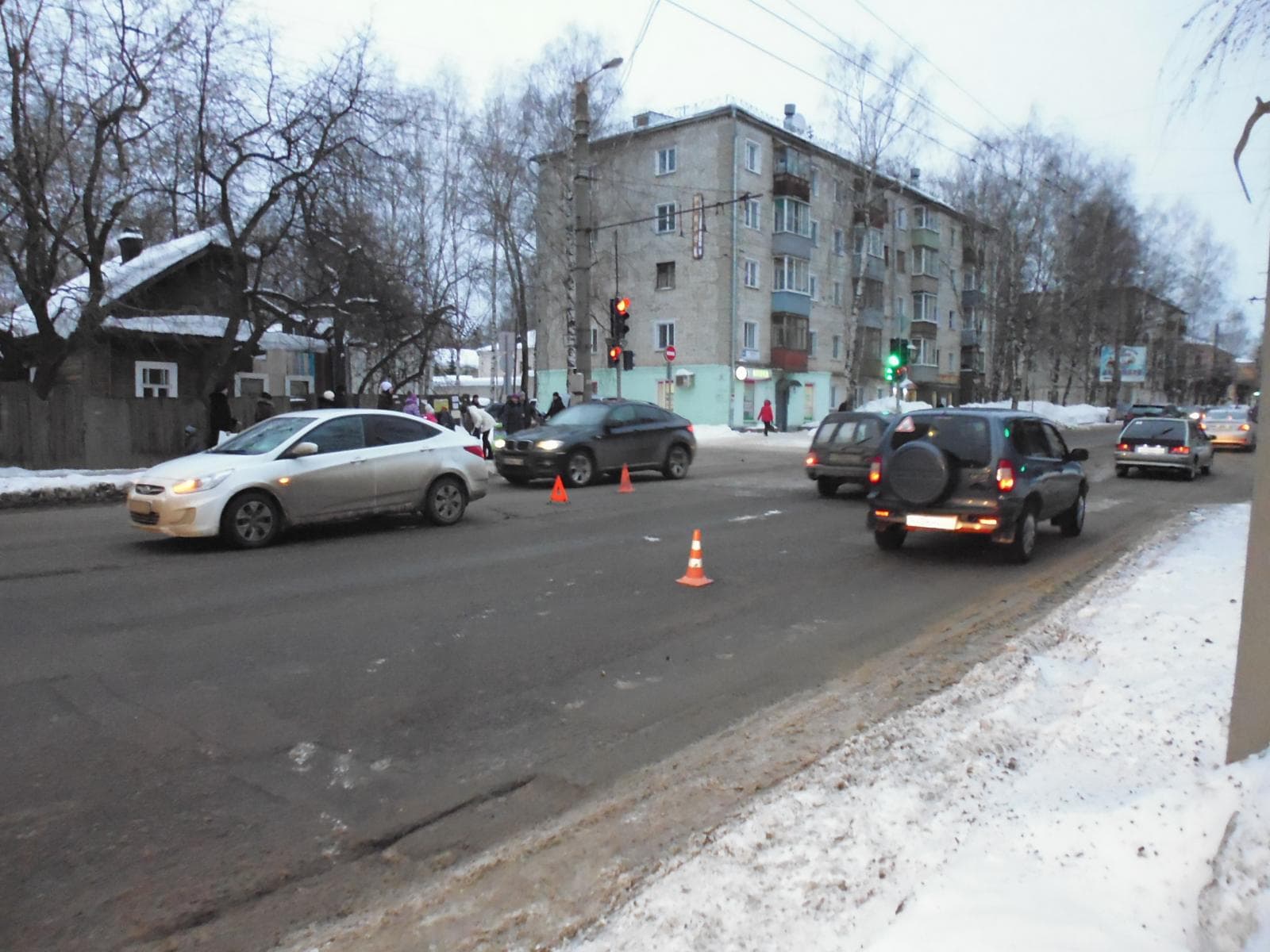 На Щорса водитель проехал на красный и сбил ребенка