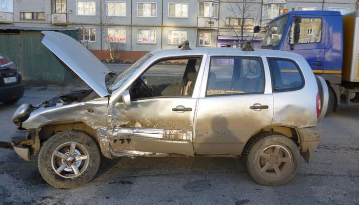 Пенсионер на “Ниве” спровоцировал аварию на Юровской