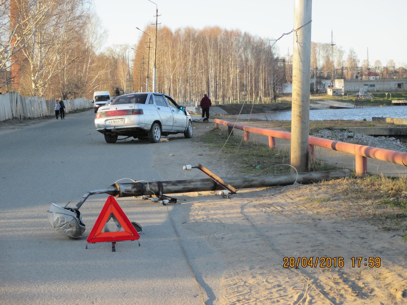 В Омутнинске пьяный водитель снес опору ЛЭП