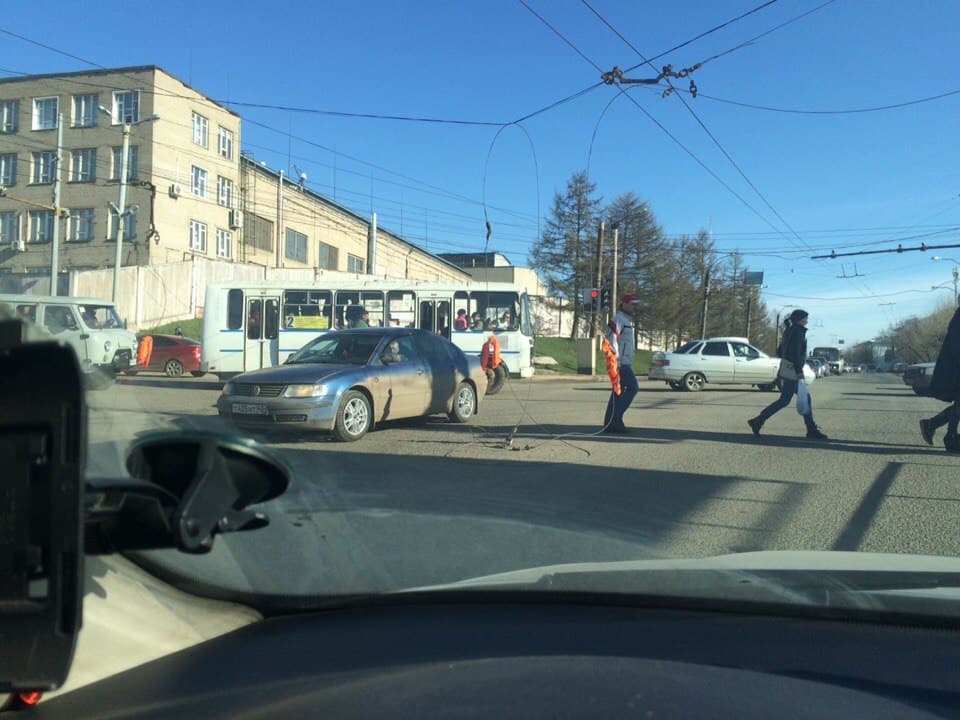 Утром Луганская и Дзержинского встали в пробке
